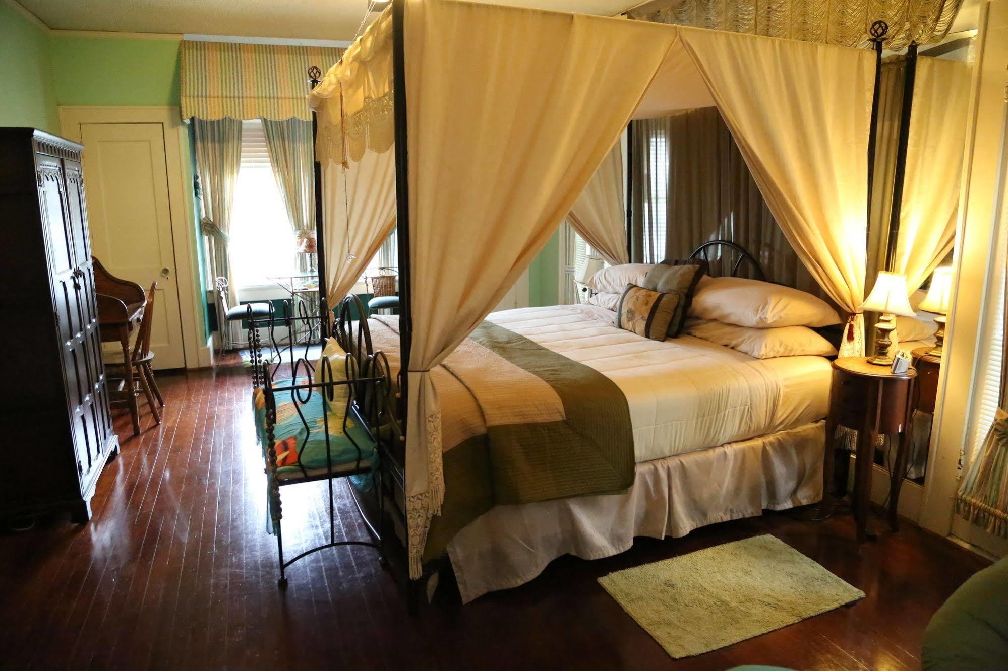 Avenue O Bed And Breakfast Галвестън Екстериор снимка